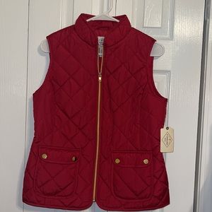 Red woman’s Vest and bracelets for free